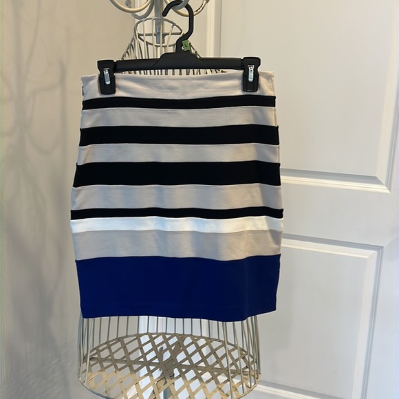 Express striped body con skirt sz 8 cream&black with blue color block stripe - Picture 2 of 3